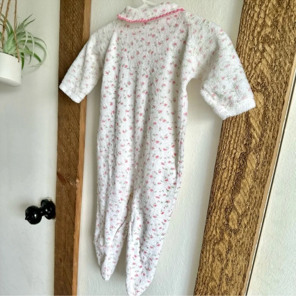 Vintage Baby Girl Clothes 1960s Trim Fit Dainty Floral Footie Pajamas
